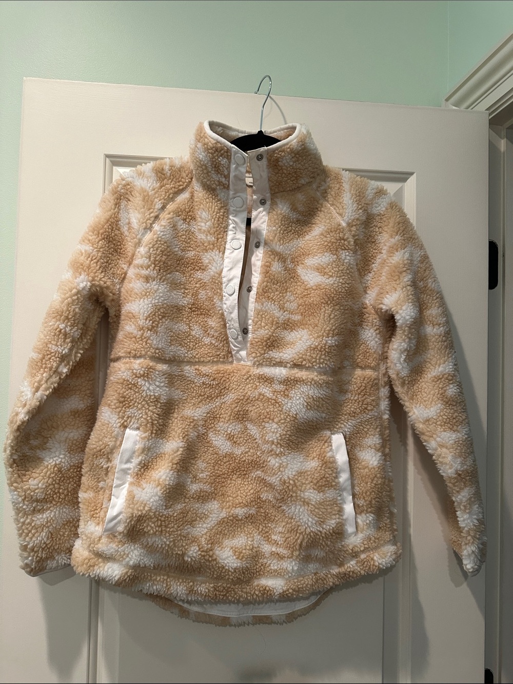 Vineyard Vines Cozy Sherpa Pullover Hoodie - Tan & White Camo
